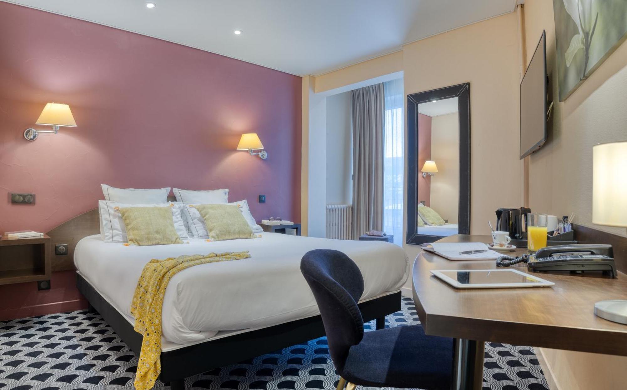 Brit Hotel Les Voyageurs Loudéac Esterno foto