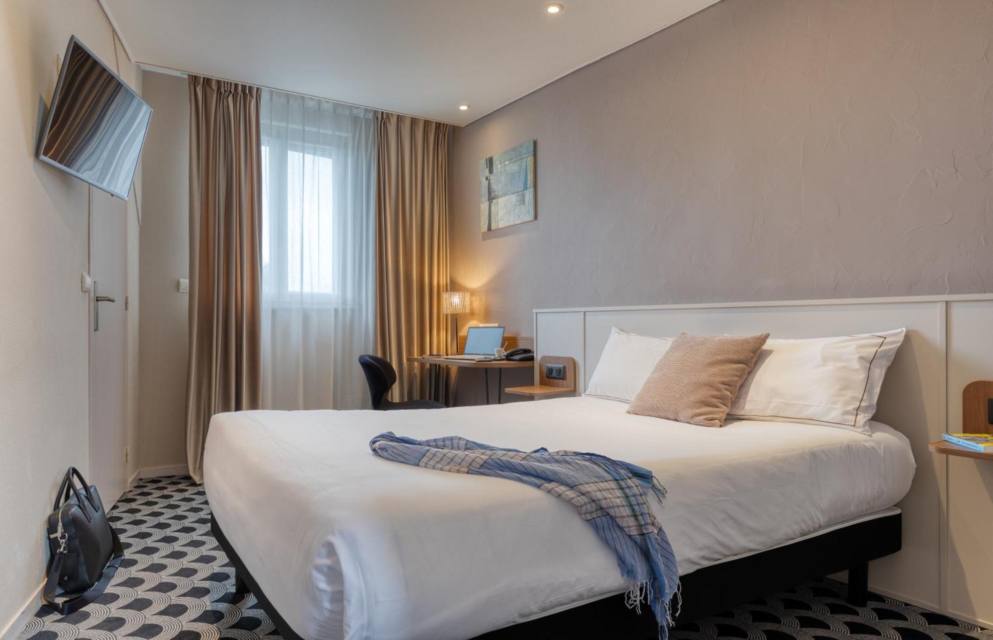Brit Hotel Les Voyageurs Loudéac Esterno foto