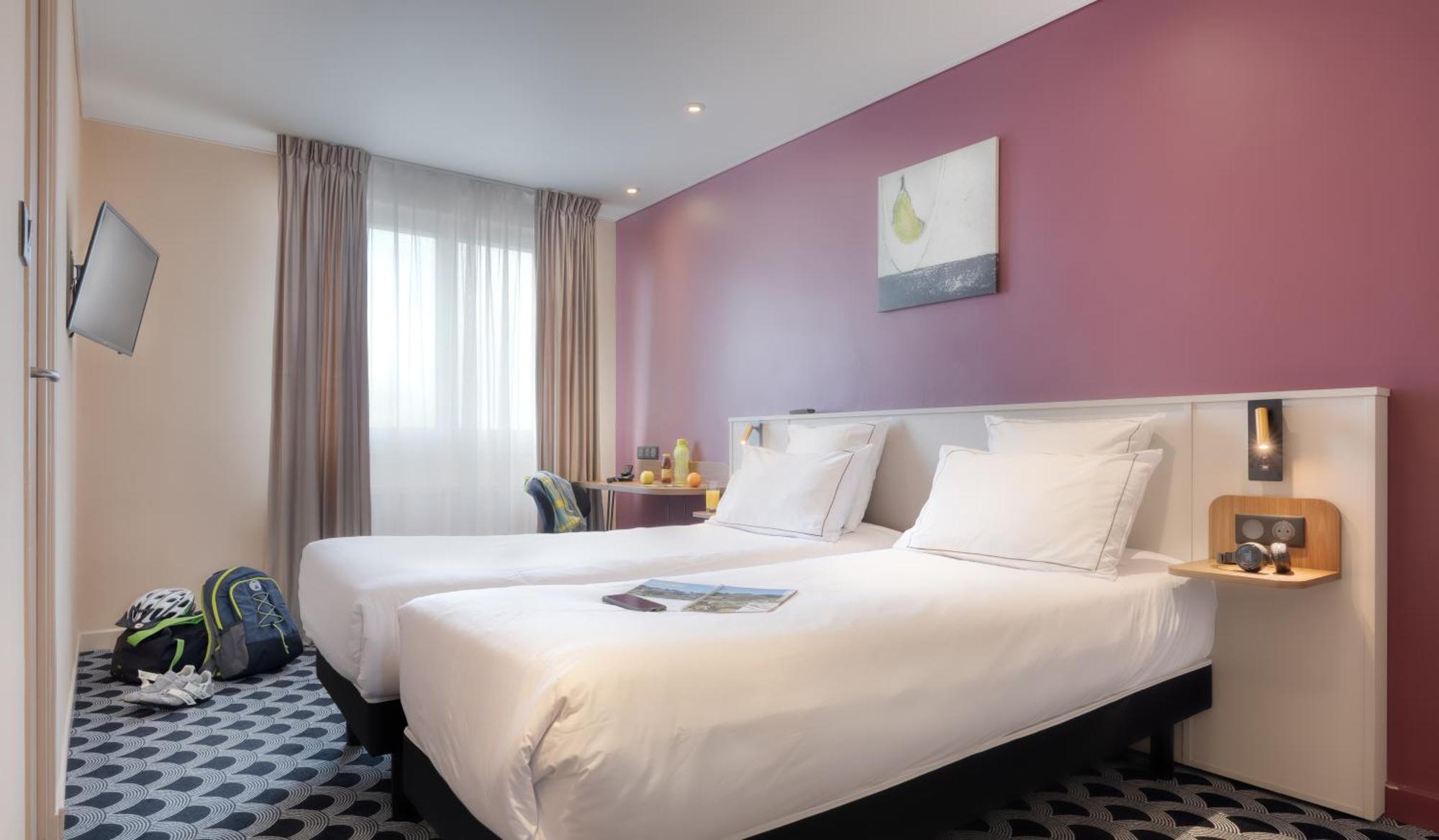Brit Hotel Les Voyageurs Loudéac Esterno foto