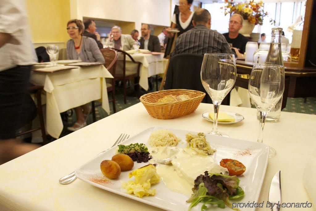 Brit Hotel Les Voyageurs Loudéac Ristorante foto